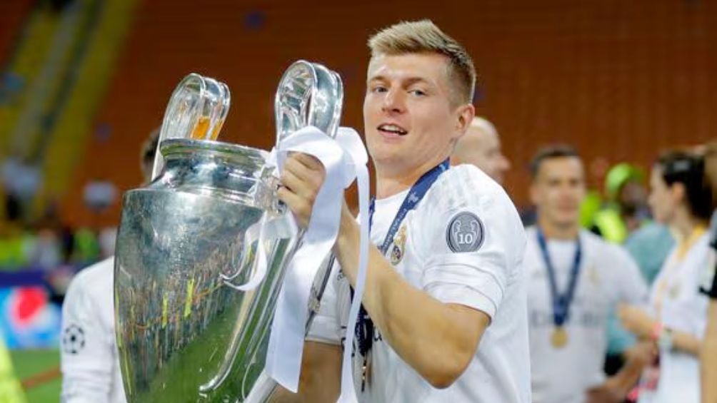Kroos celebra la Champions en el Giuseppe Meazza