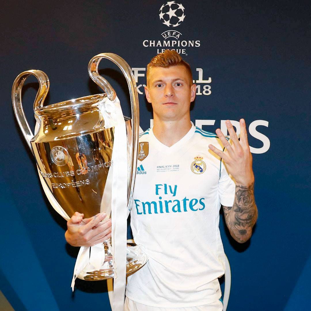 Toni celebra el triplete y su cuarta Champions