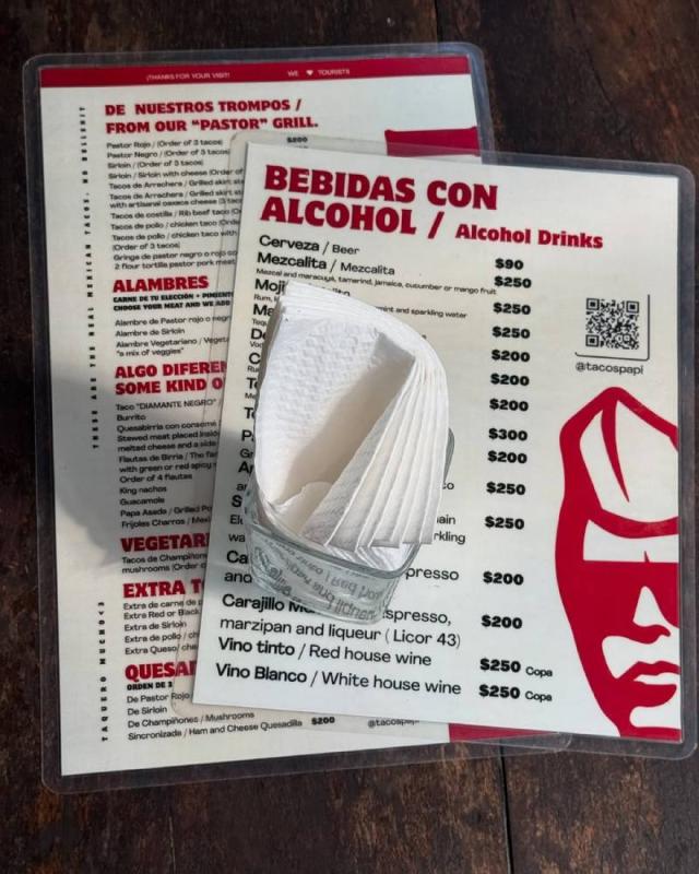 Menú del restaurante de Roberto Palazuelos. / @tacospapi_mx