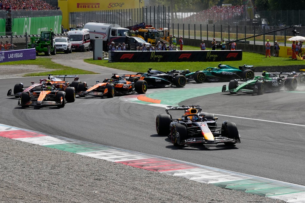 Verstappen se movió mejor en la largada y a partir de ese momento no soltó la ventaja