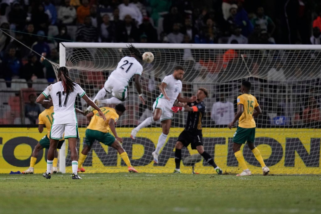 Bassey empató el juego antes del descanso