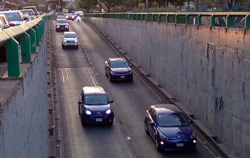 Los automóviles que SÍ circulan son los eléctricos y placas 0 y 00 / FB: @orientadorvial