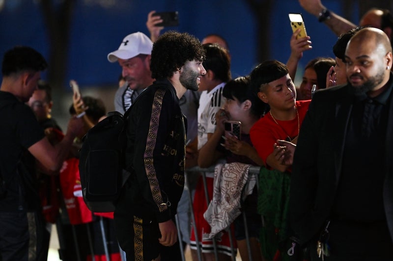 El 'Chino' fue de los que se detuvo con los aficionados