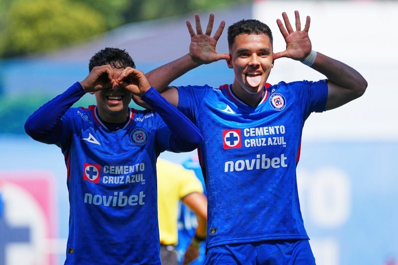 Mateo Levy en celebración de gol