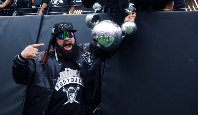 Fatu con Raiders
