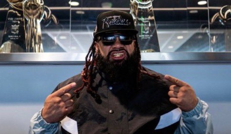 Jacob Fatu con Raiders