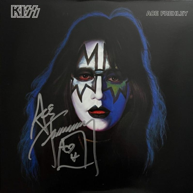 El músico se encuentra muy mal y podría ser desconectado del ventilador que lo mantiene con vida / FB: @officialacefrehley