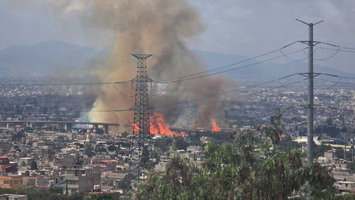 La explosión de la pipa dejó varios muertos y lesionados/X