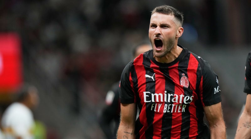 Santiago Giménez revela por primera vez su postura ante posible salida del Milan