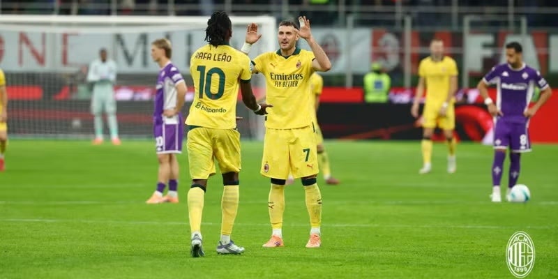 Santi Giménez ha batallado para consolidarse con AC Milan