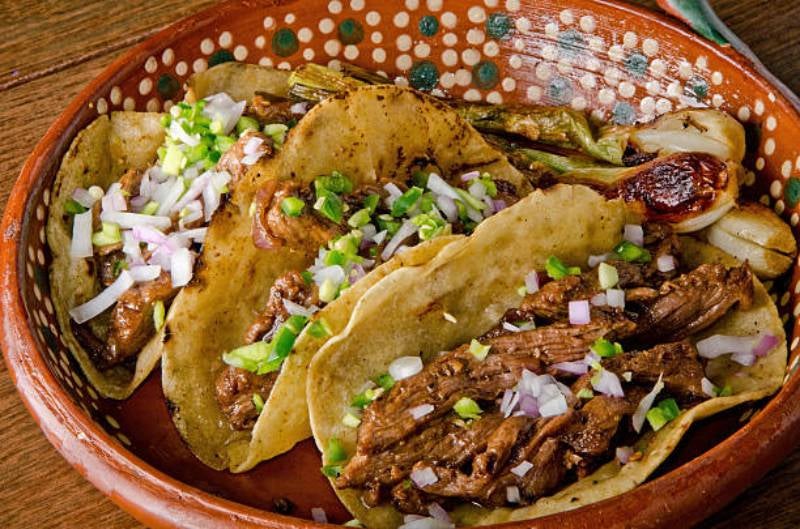 Pulque, barbacoa y ambiente familiar: así se vivirá la feria más esperada del año en CDMX. / iStock