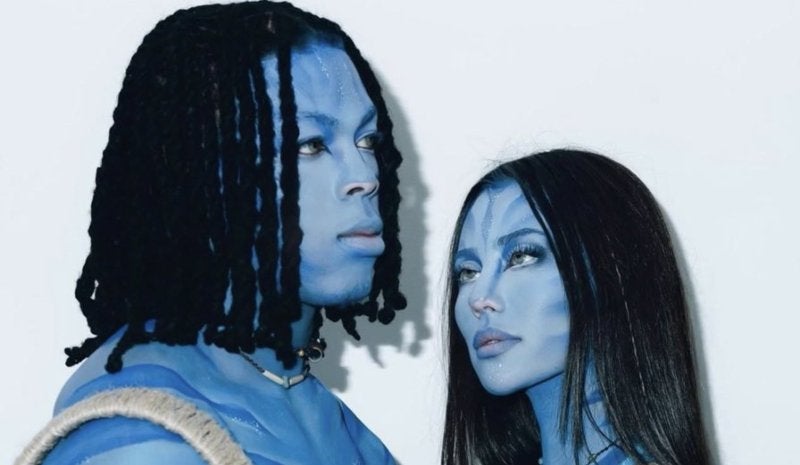 Jahmyr Gibbs disfrazado