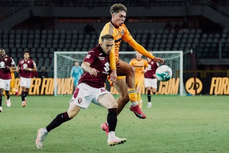 Buffon Jr juega de delantero