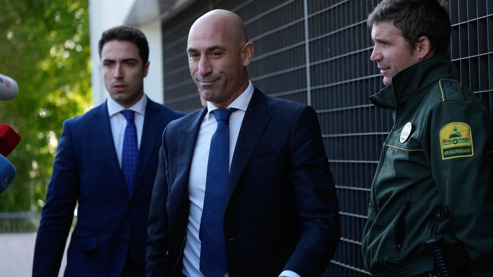 Rubiales enfrentará juicio por el beso a Hermoso