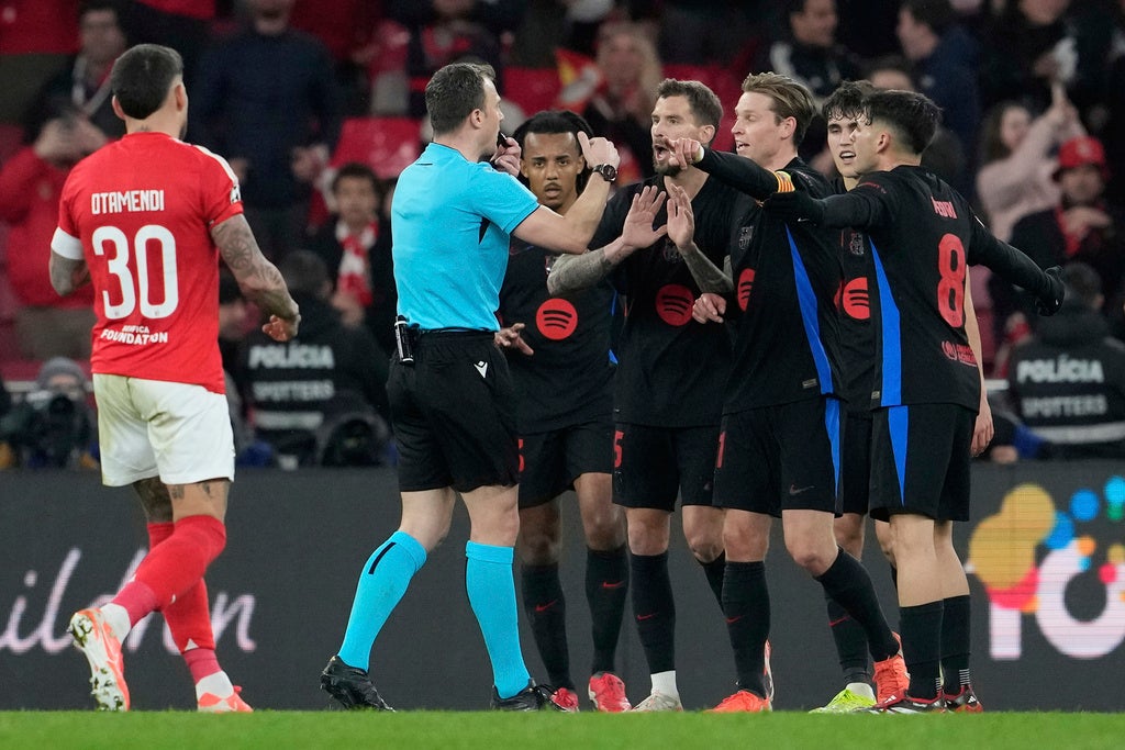 Con un hombre menos, Barcelona toma ventaja ante Benfica en la Champions League