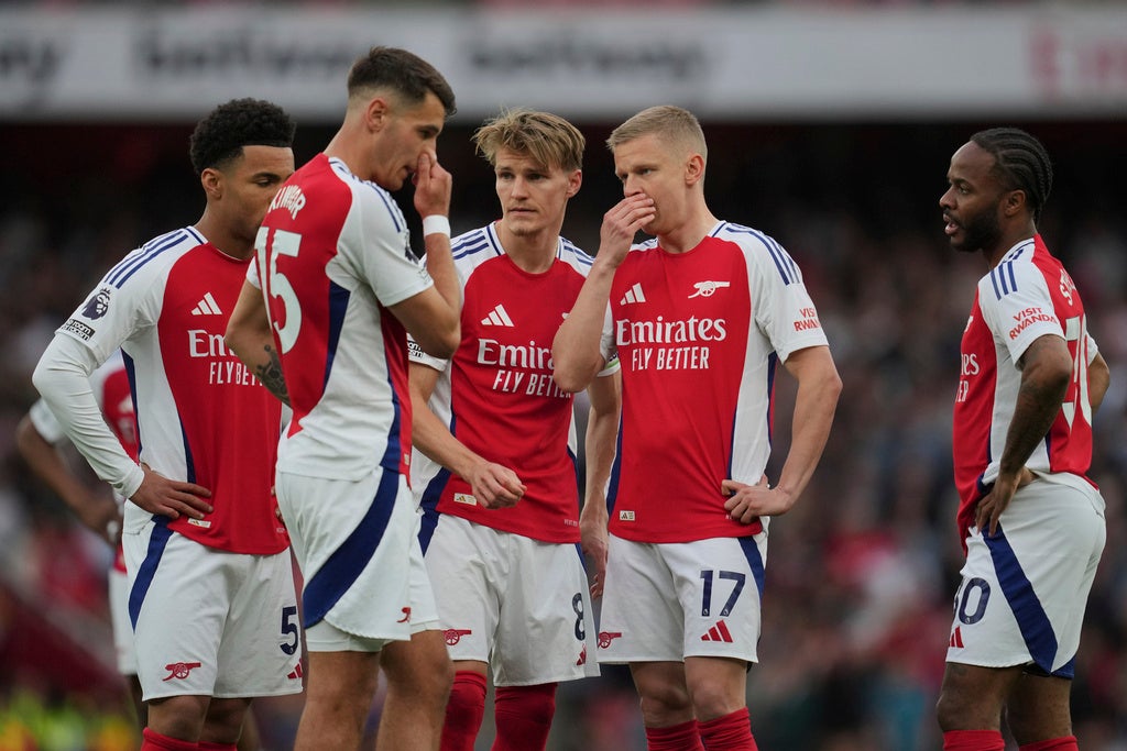 Jugadores de Arsenal tras derrota vs Bournemouth