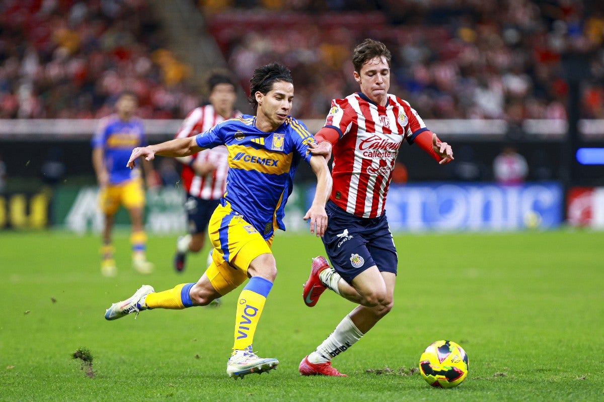 AZ Alkmaar lanzó una oferta por Mateo Chávez; en Chivas no responden