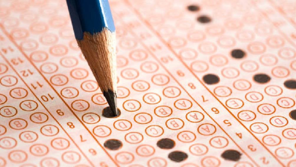 Solo se permiten materiales básicos: dos hojas en blanco, lápiz, goma y sacapuntas./ iStock