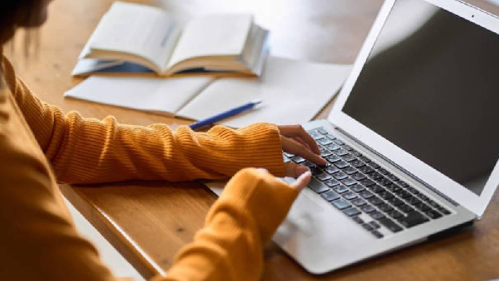 Elige un espacion tranquilo, evita distracciones y ruidos. /iStock