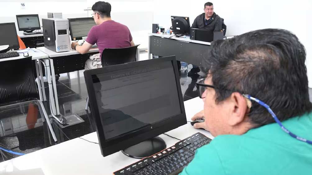 Sólo quien va a tramitar la licencia por primera vez debe hacer examen/X