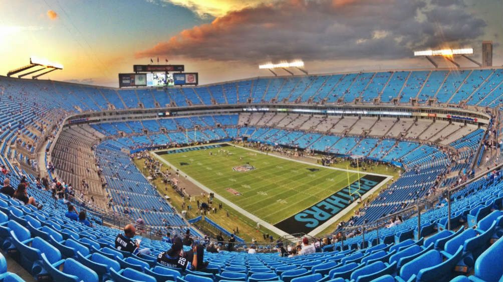 El Bank of America Stadium visto dese adentro