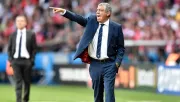 Fernando Santos dando indicaciones durante el partido entre Portugal y Austria
