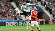 Gignac baja el esférico de manera soberbia vs Suiza