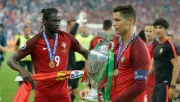 Éder y Cristiano Ronaldo, festejan la victoria de la selección lusa en la Euro