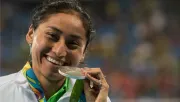 Guadalupe González con su medalla de plata obtenida en Río 2016