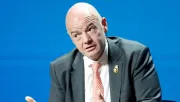 Gianni Infantino durante una reunión en los Emiratos Árabes Unidos