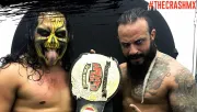 Bestia 666 y Mecha Wolf con los campeonatos en Pareja de The Crash