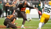 Browns consiguen victoria sobre Packers con agónico gol de campo