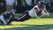 Broncos vence con dramatismo a Eagles
