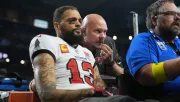 Mike Evans sufre conmoción cerebral y una lesión en el hombre que lo obligó a abandonar MNF