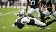 El receptor abierto Jakobi Meyers pasa de los Raiders a los Jaguars