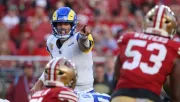 Stafford lanza cuatro pases de TD y los Rams vencen