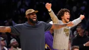 LeBron James regresa a los entrenamientos con Lakers