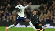 Fulham sorprende y vence a Tottenham con Raúl Jiménez como titular