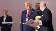 FIFA otorga a Donald Trump un premio de la paz