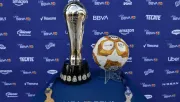 Trofeo y balón de la Liga MX