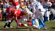 Patrick Mahomes se lesiona en derrota de Chiefs contra Chargers