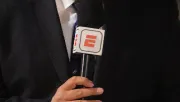 Comentarista de ESPN se mete en pleito por Trump