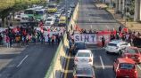 Trabajadores del Colegio de Bachilleres cierran calles y afectan tránsito en CDMX