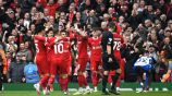 Liverpool remontó ante Brighton y espera resultado entre City y Arsenal para la cima de la Premier