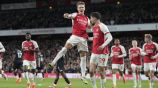 Arsenal desaloja a Liverpool de la cima tras vencer a Luton Town