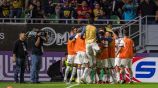 Los felinos celebran ante la mirada de los aficionados mazatlecos