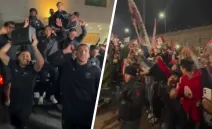 Jugadores de Toluca se suben a una patrulla para cantar 'La Cumbia de los Trapos' con la afición