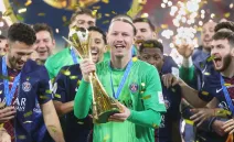 ¡Arquero preparado! Matvéi Safónov, del PSG, atajó cuatro penales a Flamengo gracia a un acordeón