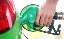 ¿Cuál es la mejor hora para cargar gasolina y ahorrar dinero?
