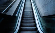 Niño pierde un dedo del pie tras accidente en escalera eléctrica del WTC en CDMX